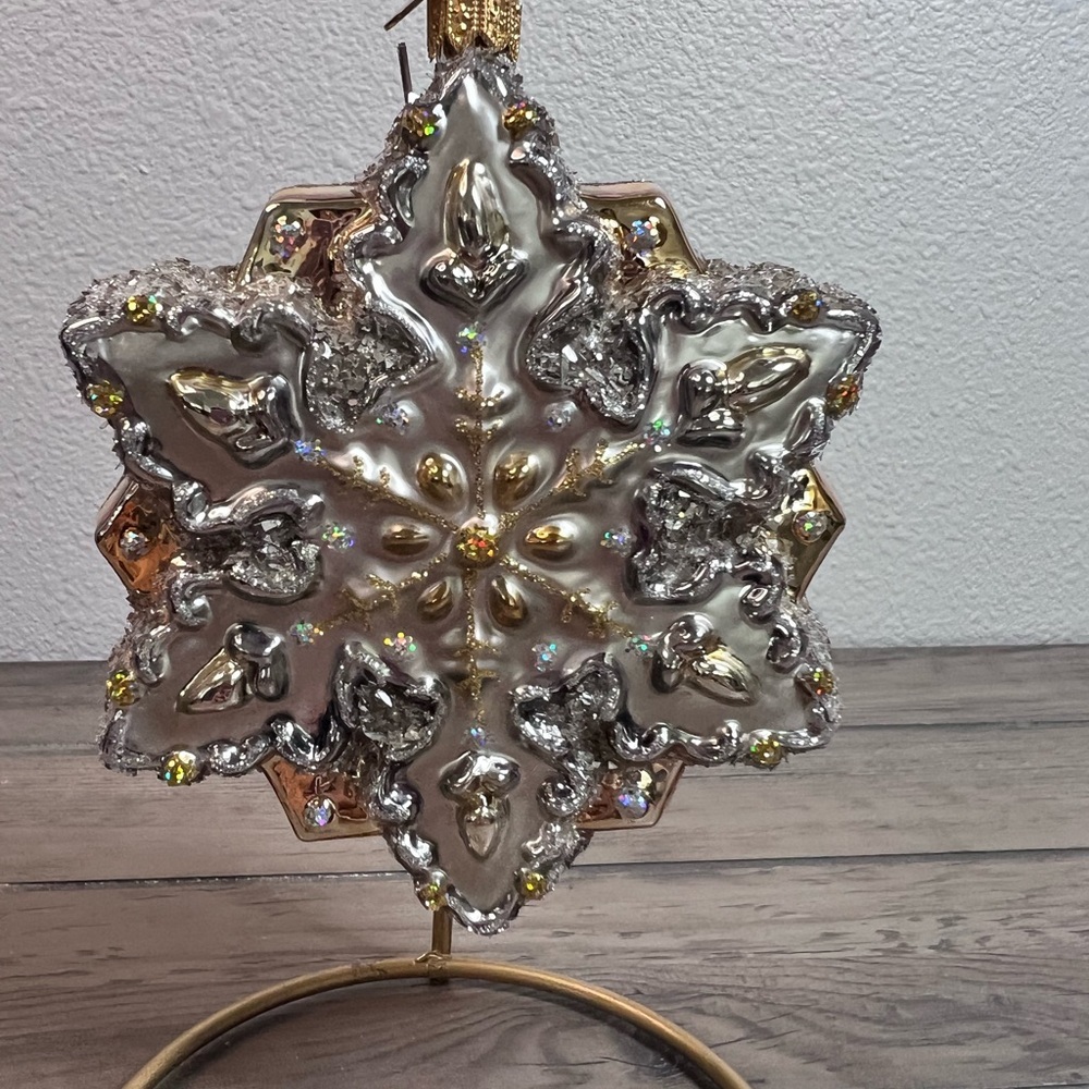 Hallmark *NEW* 2016 “Sparkling Snowflake” ~Blown Glass ~Christmas Ornament - Picture 3 of 9
